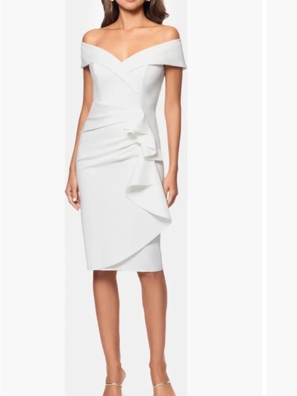 Like new, used only once and professionally dry-cleaned, ready to wear.